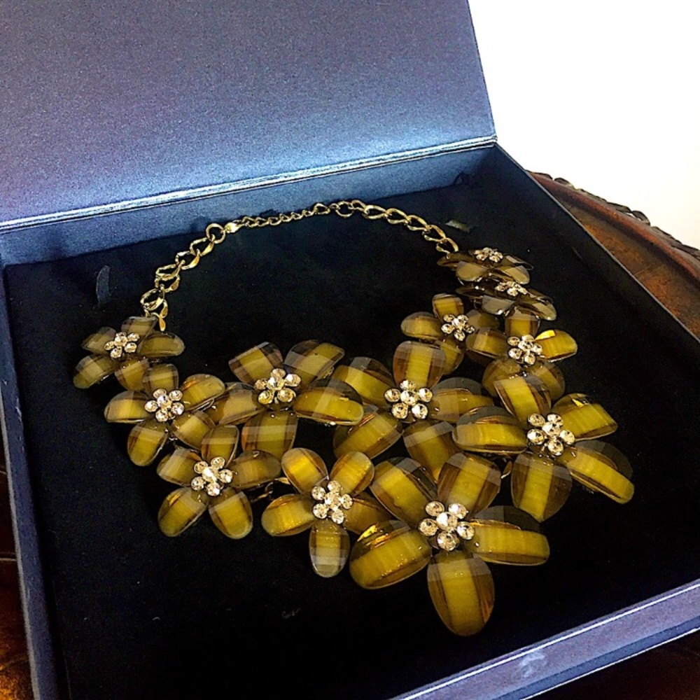 Kenneth Jay Lane Gold Tone Layered Flower Necklace Lobster Clasp New Chain